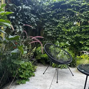 Urban Oasis Couette-café